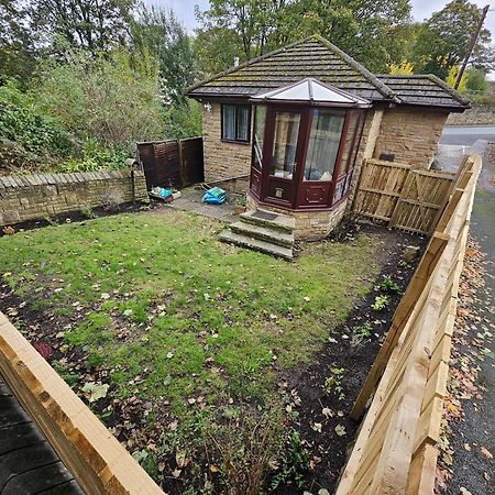 Lister Park Bradford 2Bed Detached Cottage House Parking Cinema Screen Games Room Kültér fotó