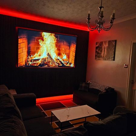 Lister Park Bradford 2Bed Detached Cottage House Parking Cinema Screen Games Room Kültér fotó