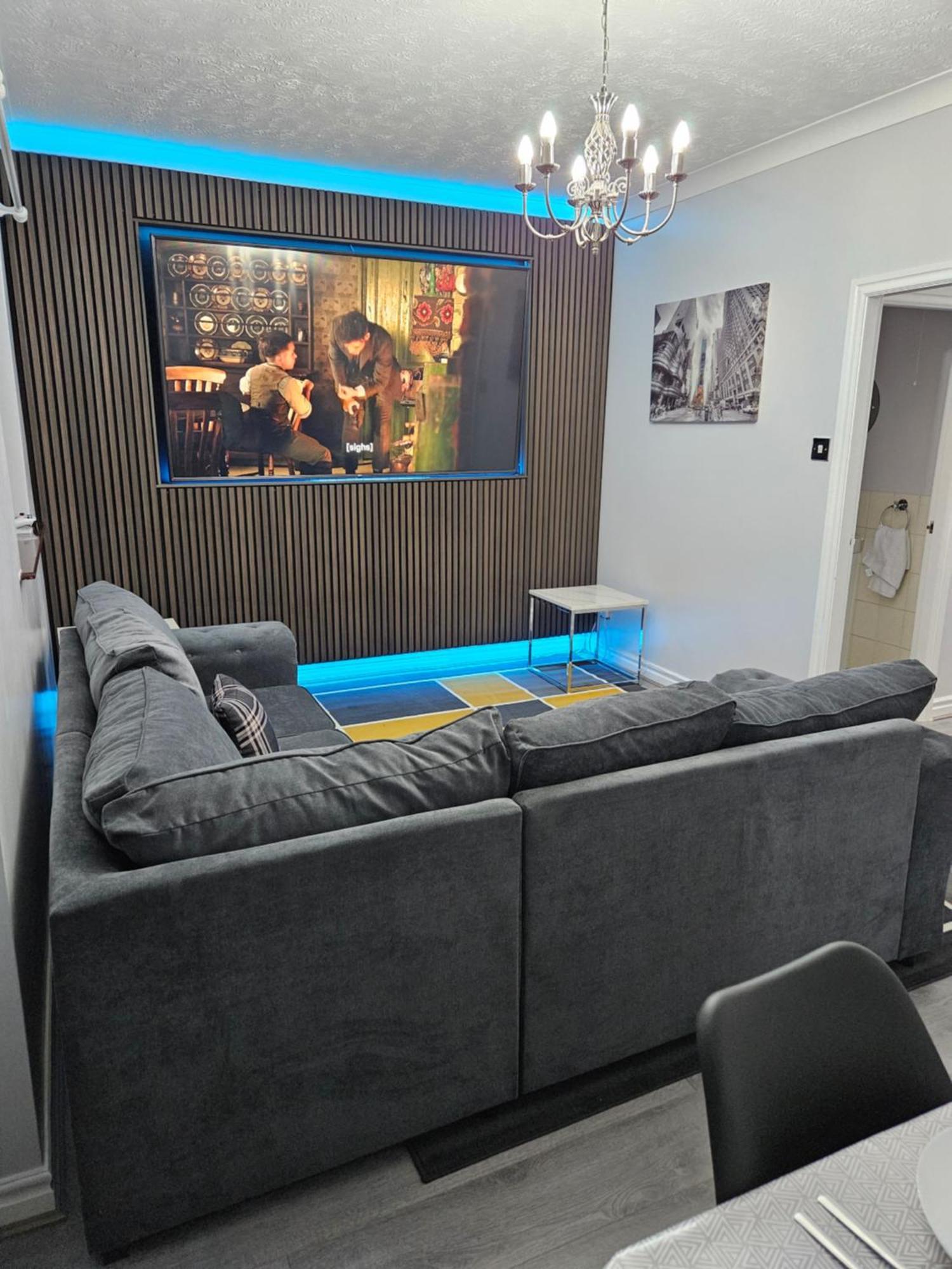Lister Park Bradford 2Bed Detached Cottage House Parking Cinema Screen Games Room Kültér fotó
