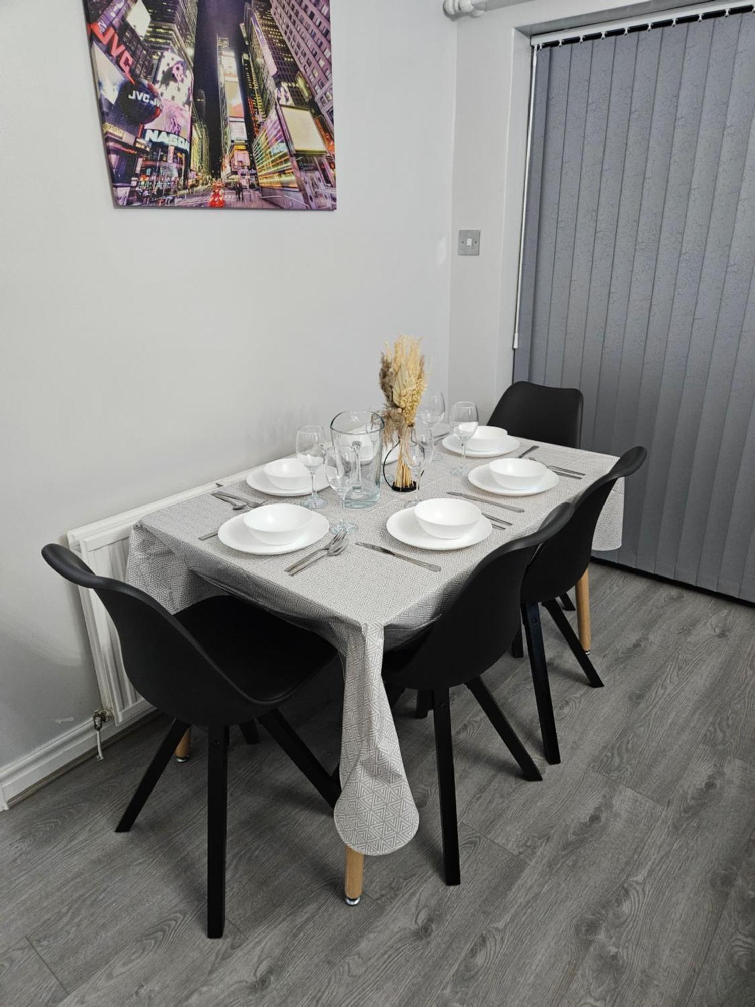 Lister Park Bradford 2Bed Detached Cottage House Parking Cinema Screen Games Room Kültér fotó