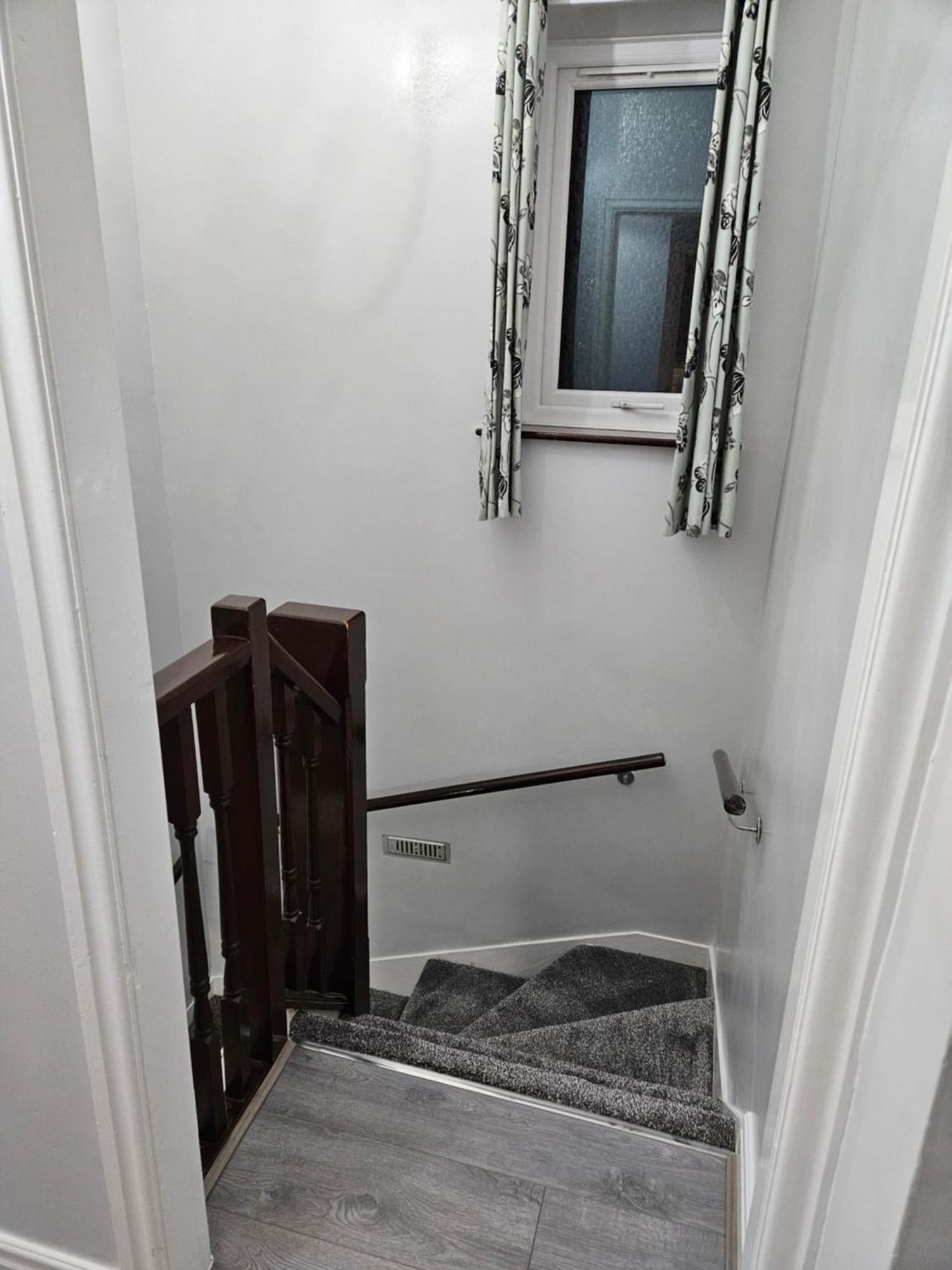 Lister Park Bradford 2Bed Detached Cottage House Parking Cinema Screen Games Room Kültér fotó