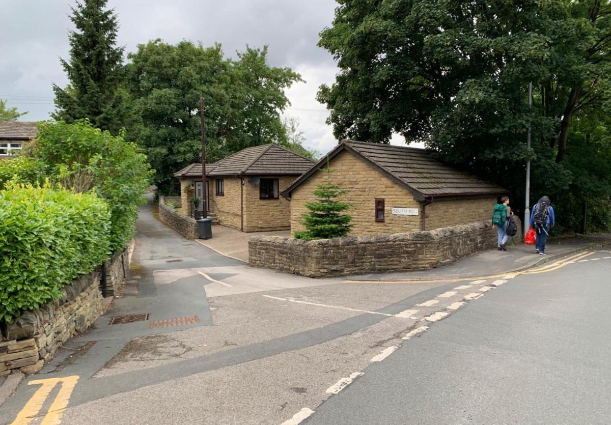 Lister Park Bradford 2Bed Detached Cottage House Parking Cinema Screen Games Room Kültér fotó